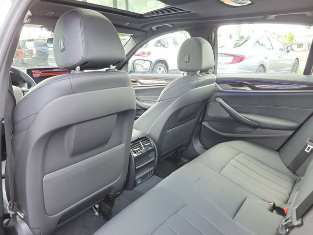 Used 2023 BMW 540i w/ Premium Package image 10