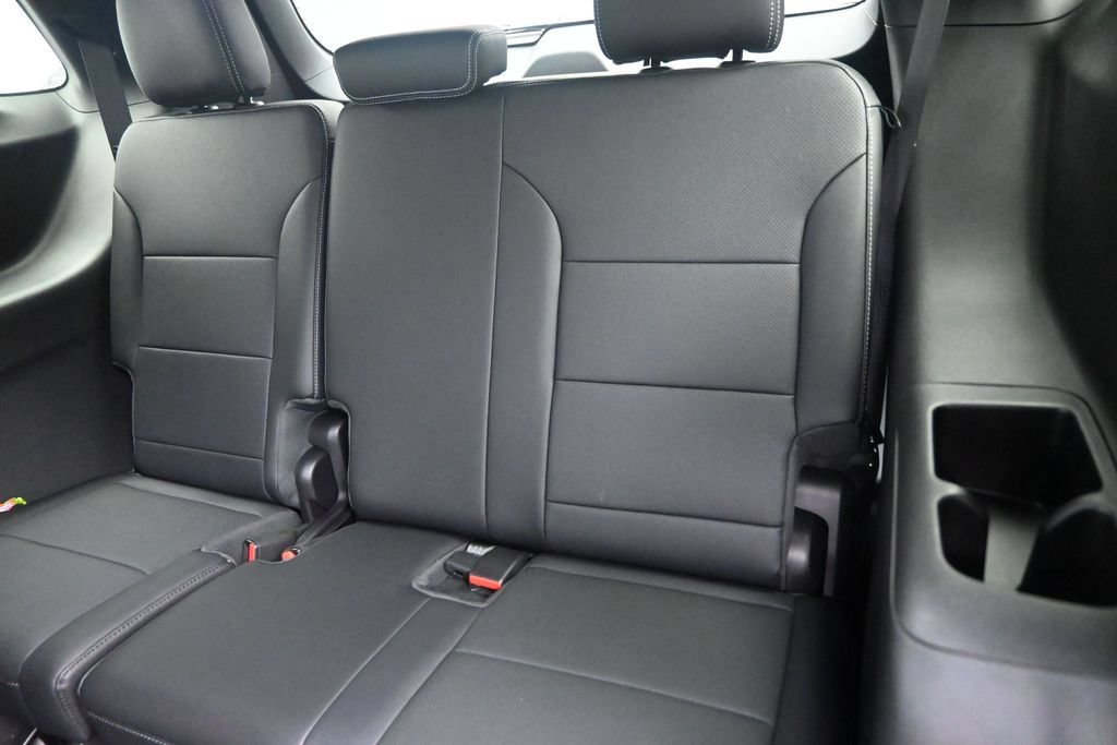 Used 2026 Chevrolet Traverse LT FWD image 15