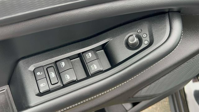 Used 2023 Jeep Grand Cherokee Altitude AWD/4WD image 24
