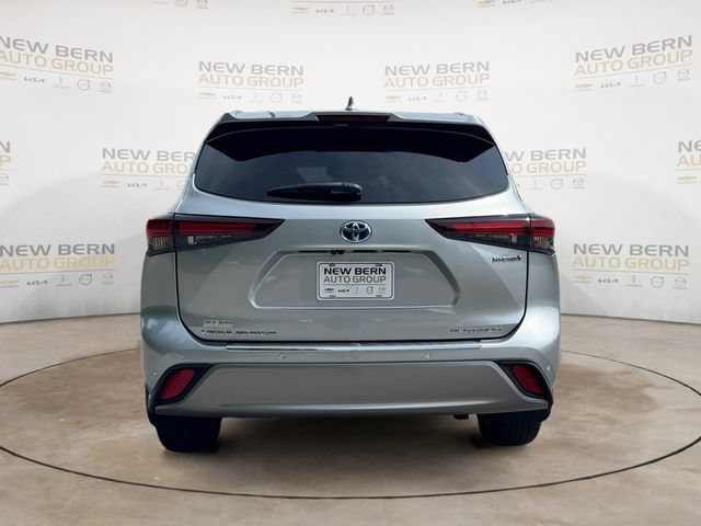 Used 2024 Toyota Highlander Platinum AWD/4WD image 4
