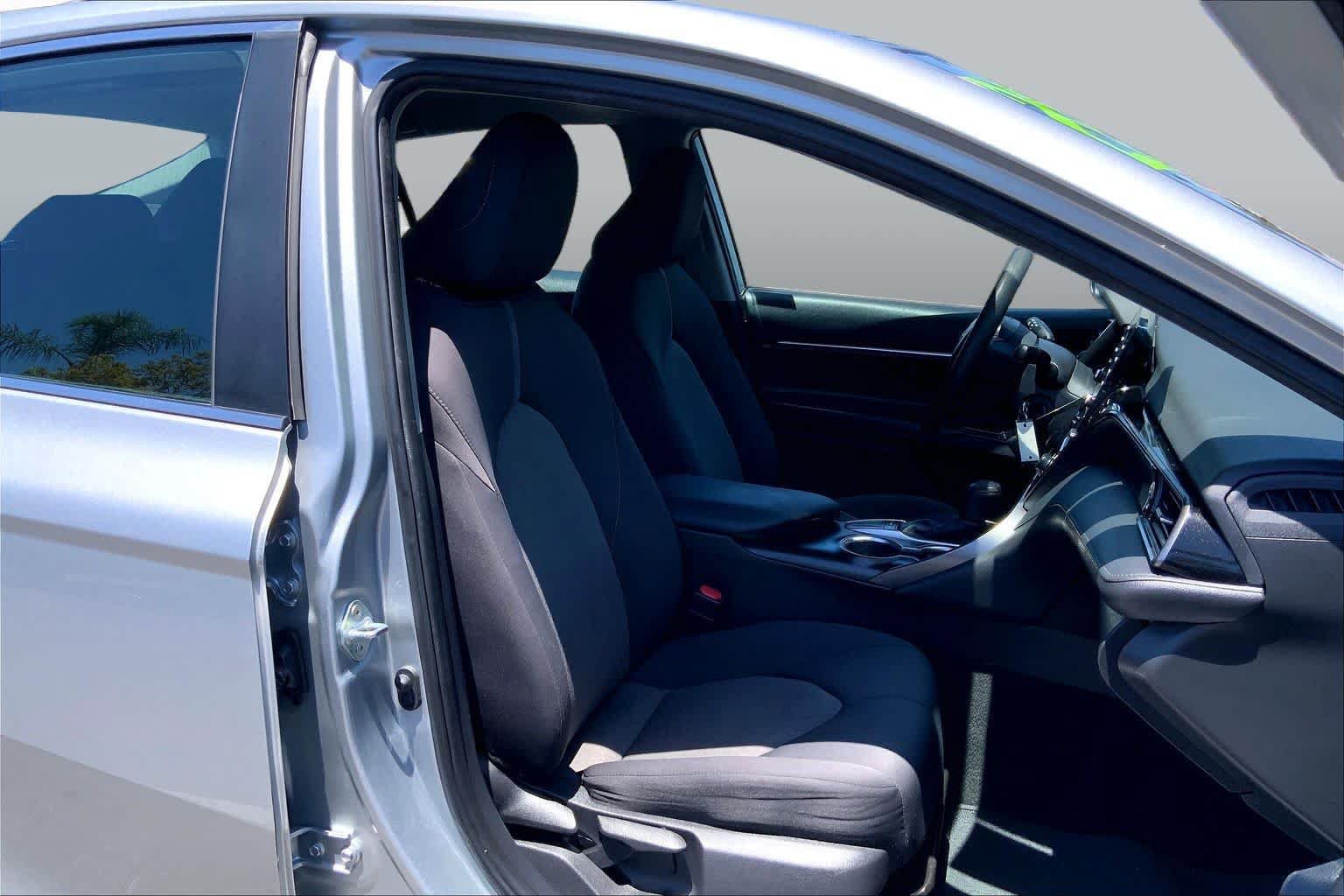 Used 2022 Toyota Camry LE w/ Carpet Mat Package (TMS) FWD image 8