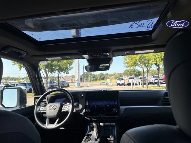 Used 2024 Lexus GX 550 w/ Accessory Package (31) AWD/4WD image 18