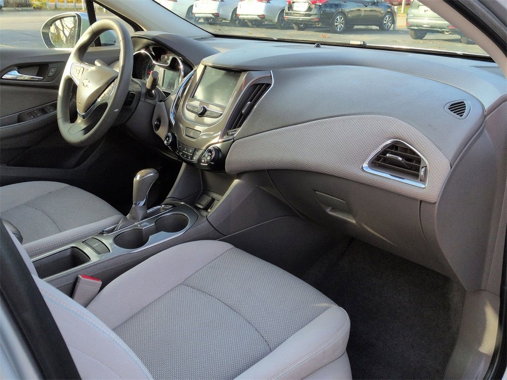 Used 2018 Chevrolet Cruze LT w/ Convenience Package image 20