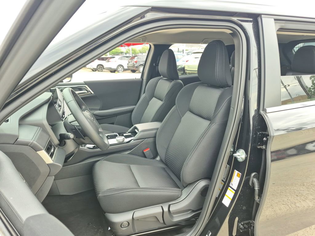 New 2026 Mitsubishi Outlander ES image 10