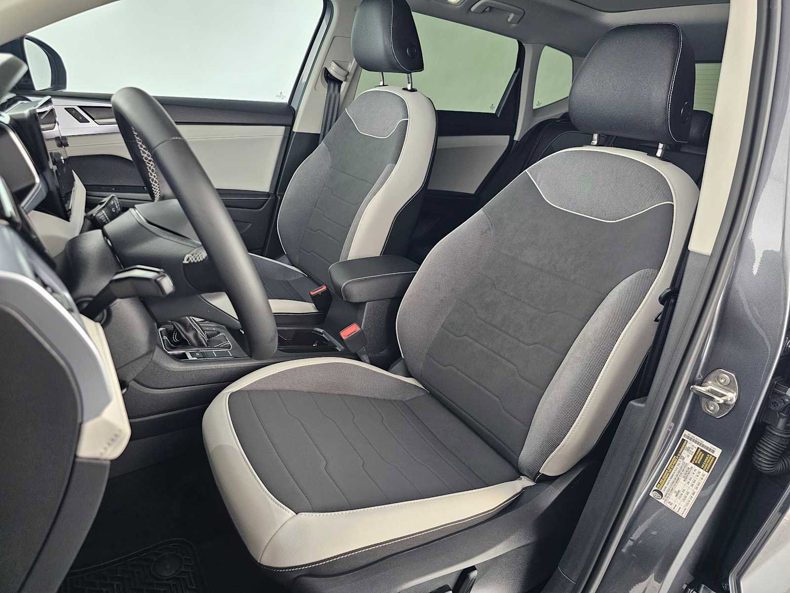 Used 2026 Volkswagen Taos SE image 21