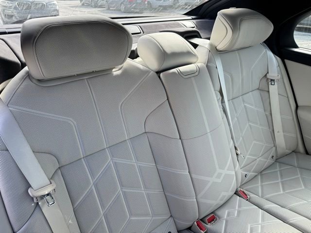 Used 2023 BMW 760i xDrive image 30