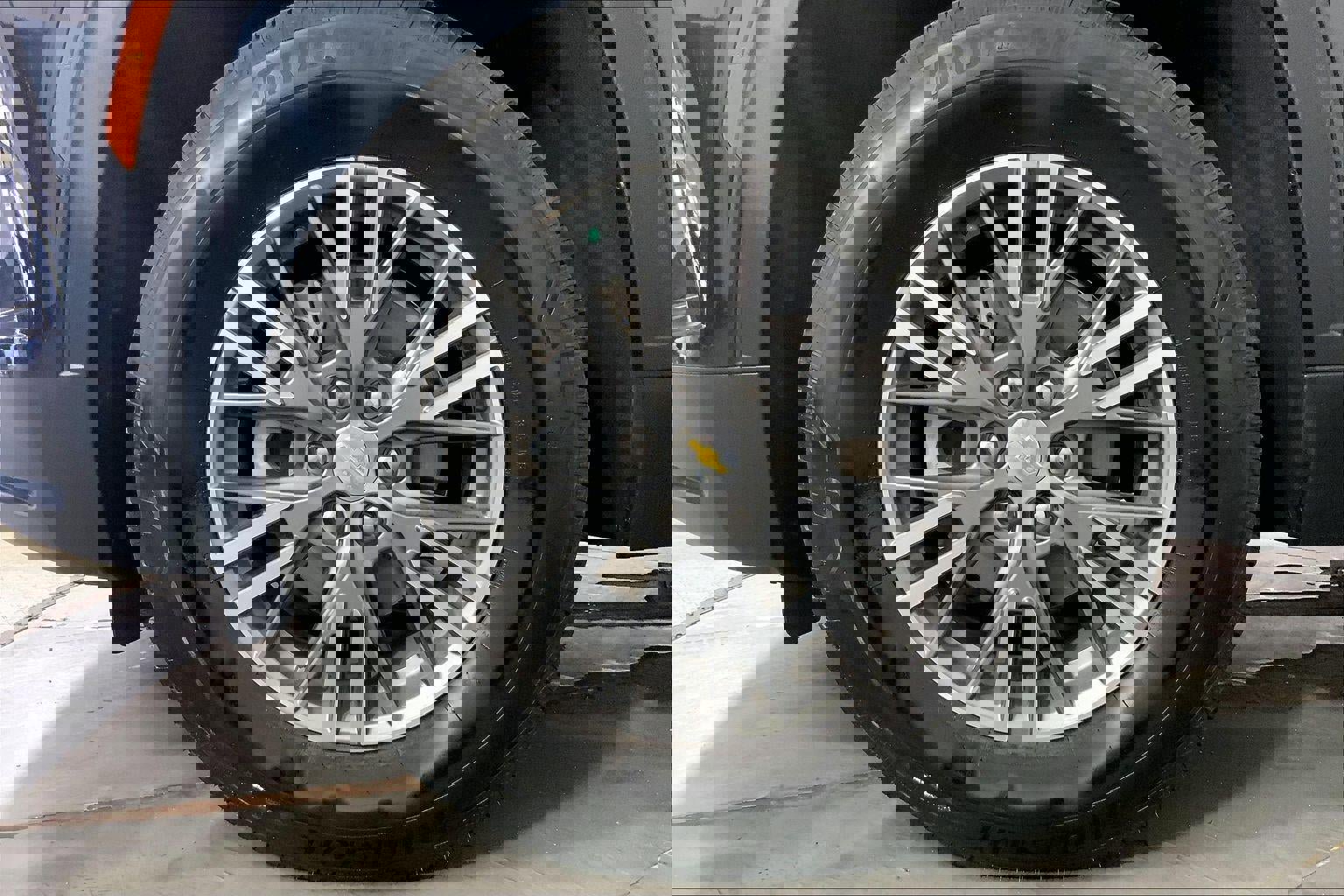 Used 2025 Chevrolet Traverse LT image 9