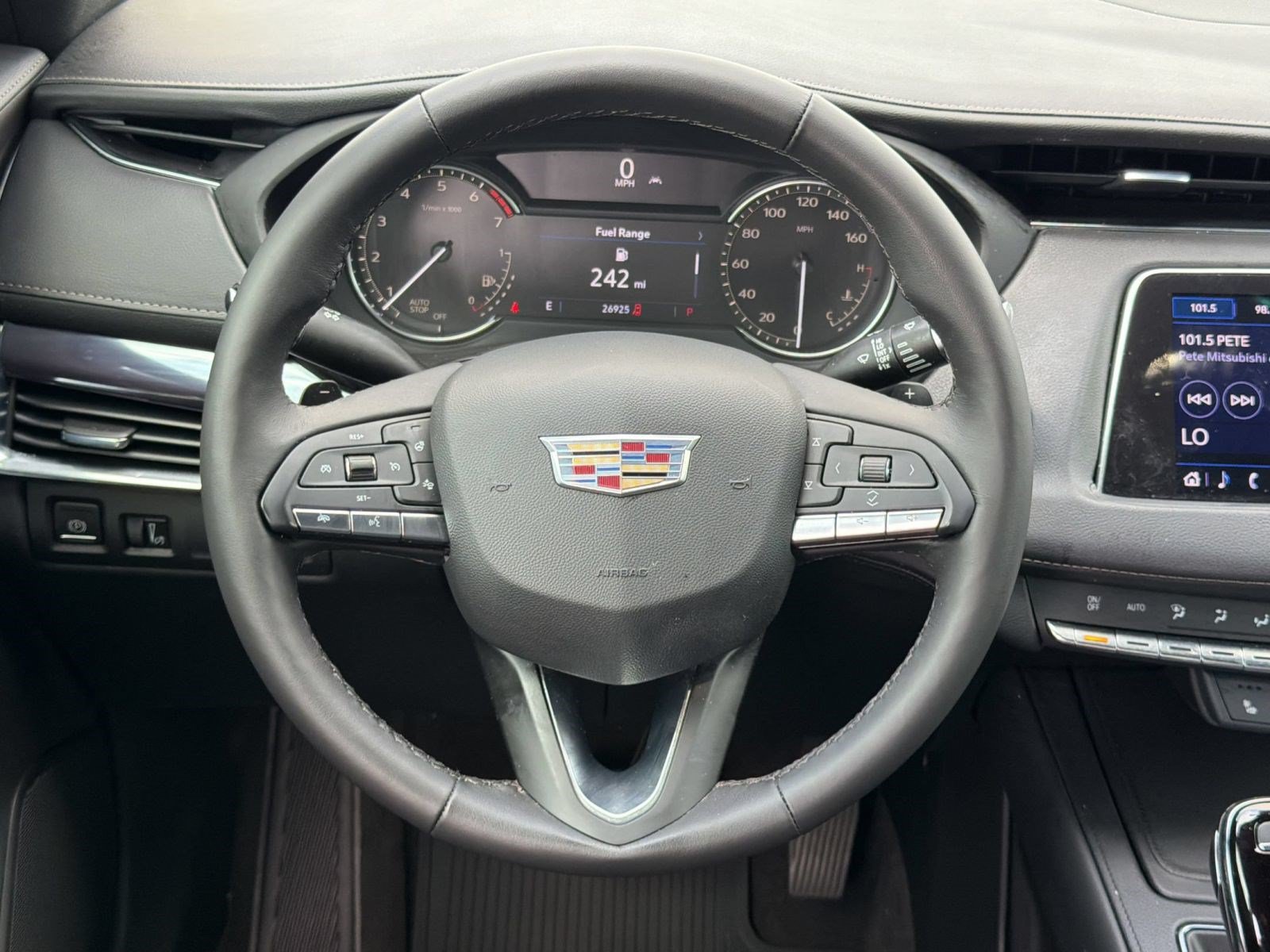 Used 2023 Cadillac XT4 Luxury w/ Cold Weather Package FWD image 8
