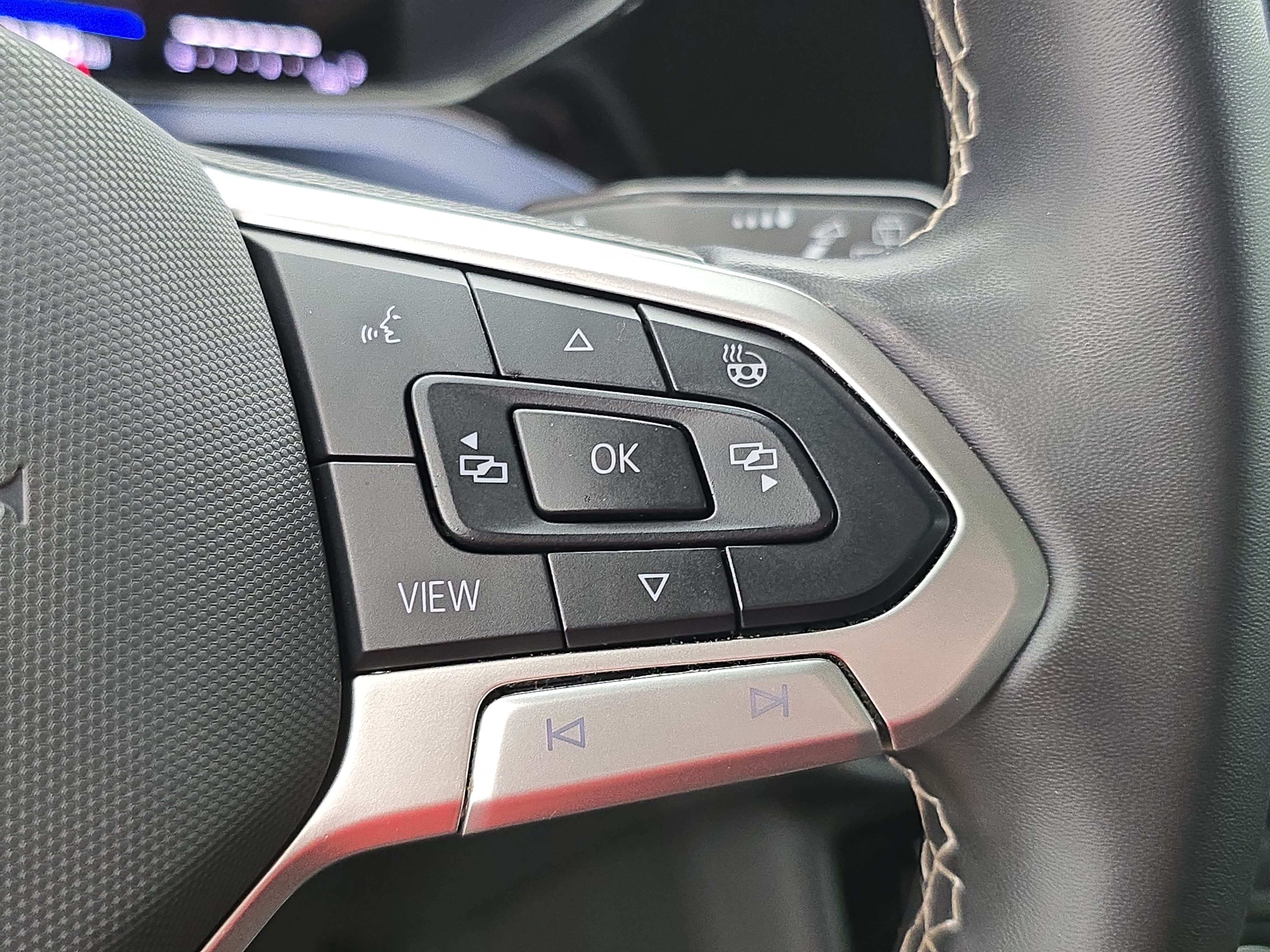 Certified 2024 Volkswagen Taos SE AWD/4WD image 17