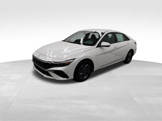 Used 2024 Hyundai Elantra SEL image 13