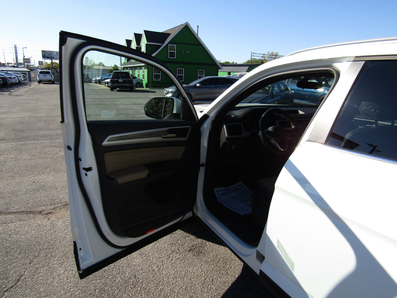 Used 2021 Volkswagen Atlas Cross Sport SE w/ Panoramic Sunroof Package image 17
