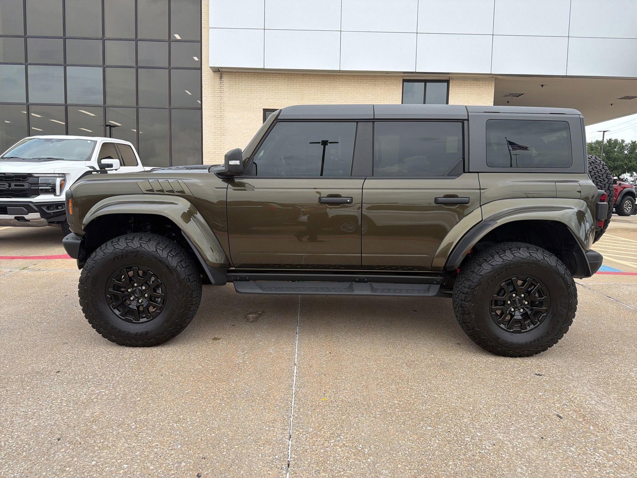 Used 2025 Ford Bronco Raptor w/ Interior Carbon Fiber Pack AWD/4WD image 2