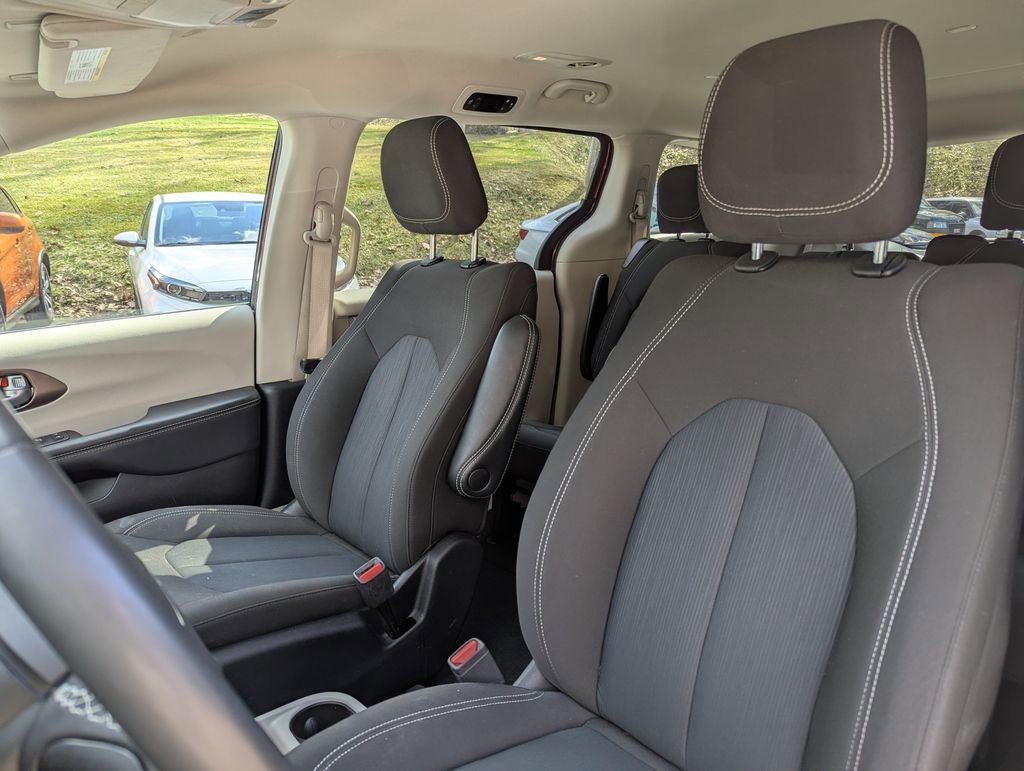 Used 2023 Chrysler Voyager LX FWD image 8