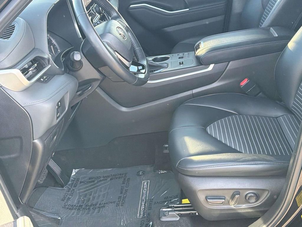 Used 2023 Toyota Highlander XSE image 27