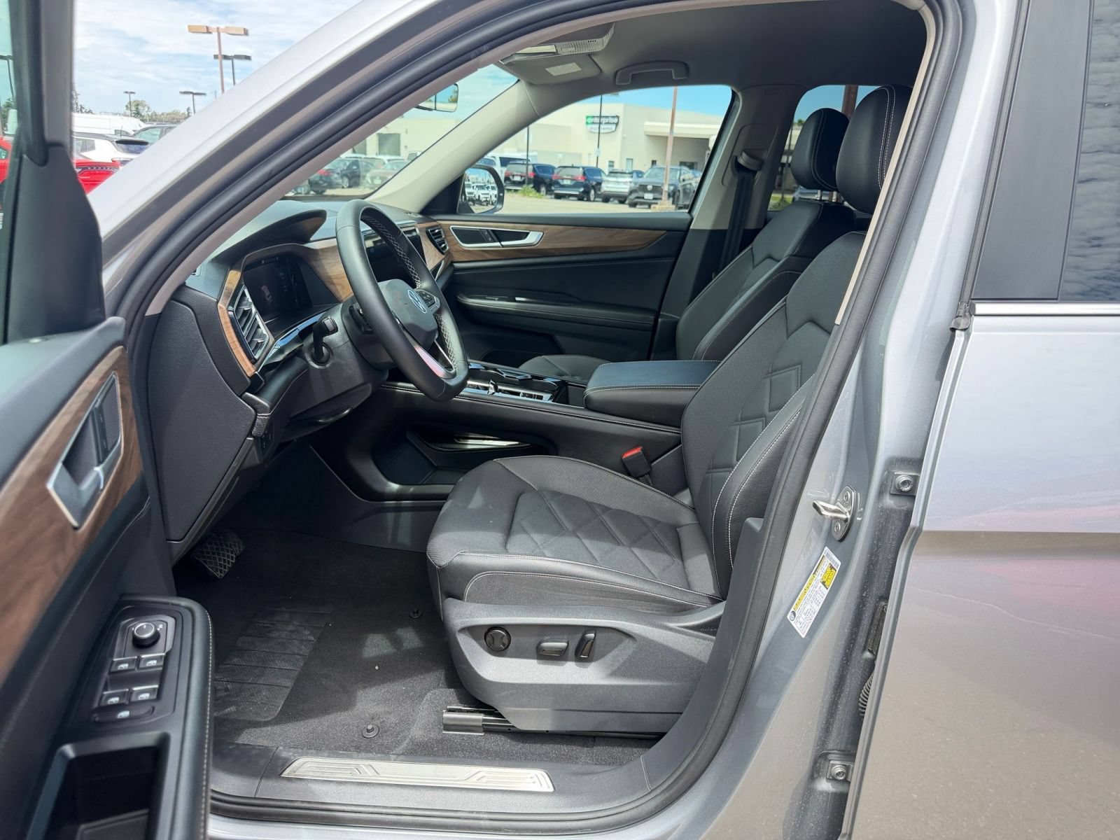 Used 2026 Volkswagen Atlas SE FWD image 28