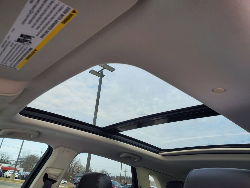 Used 2019 Cadillac XT5 Luxury w/ LPO, Black Ice Package image 30