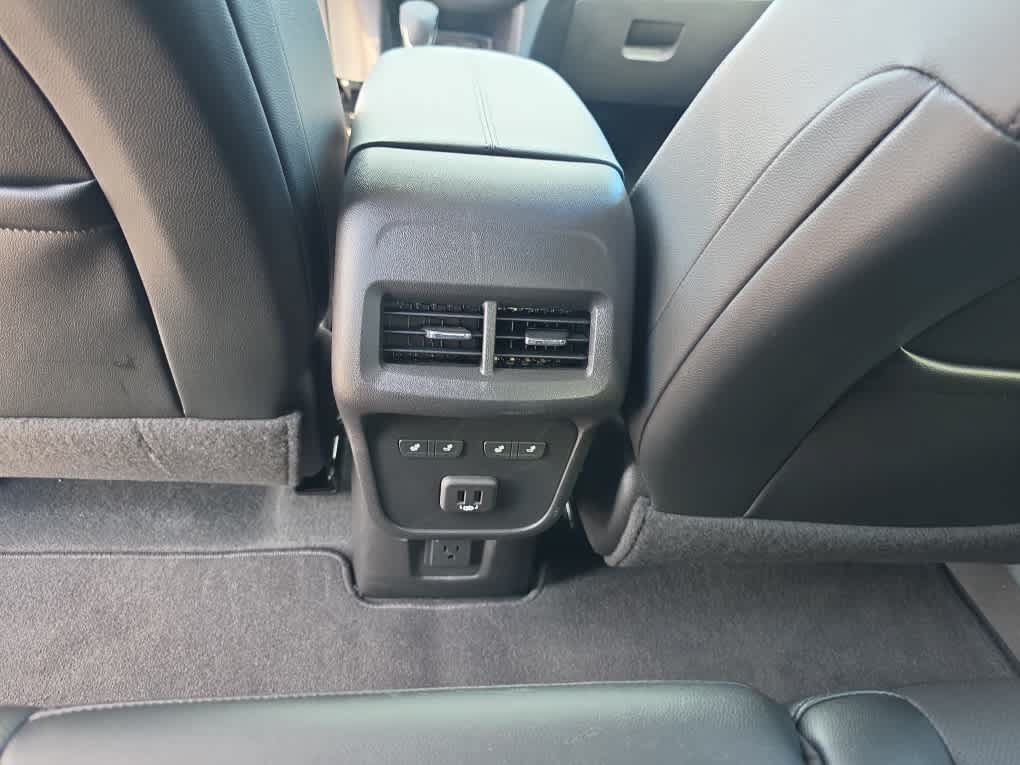 Used 2024 Chevrolet Equinox Premier FWD image 32