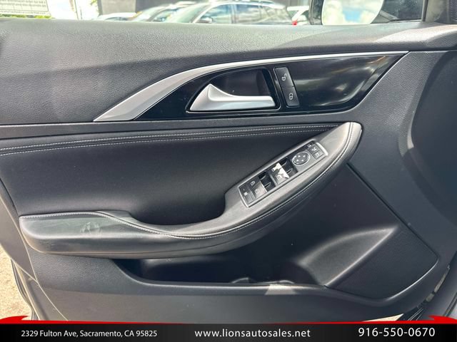 Used 2019 INFINITI QX30 FWD image 18