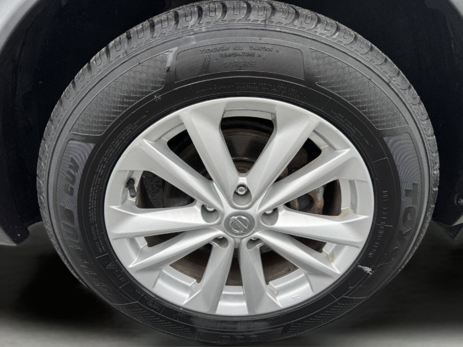 Used 2018 Nissan Rogue Sport SV AWD/4WD image 24