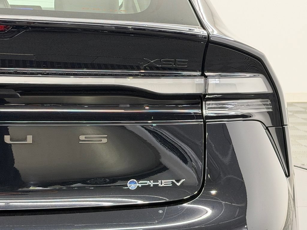 Used 2025 Toyota Prius Plug-In Hybrid FWD image 14