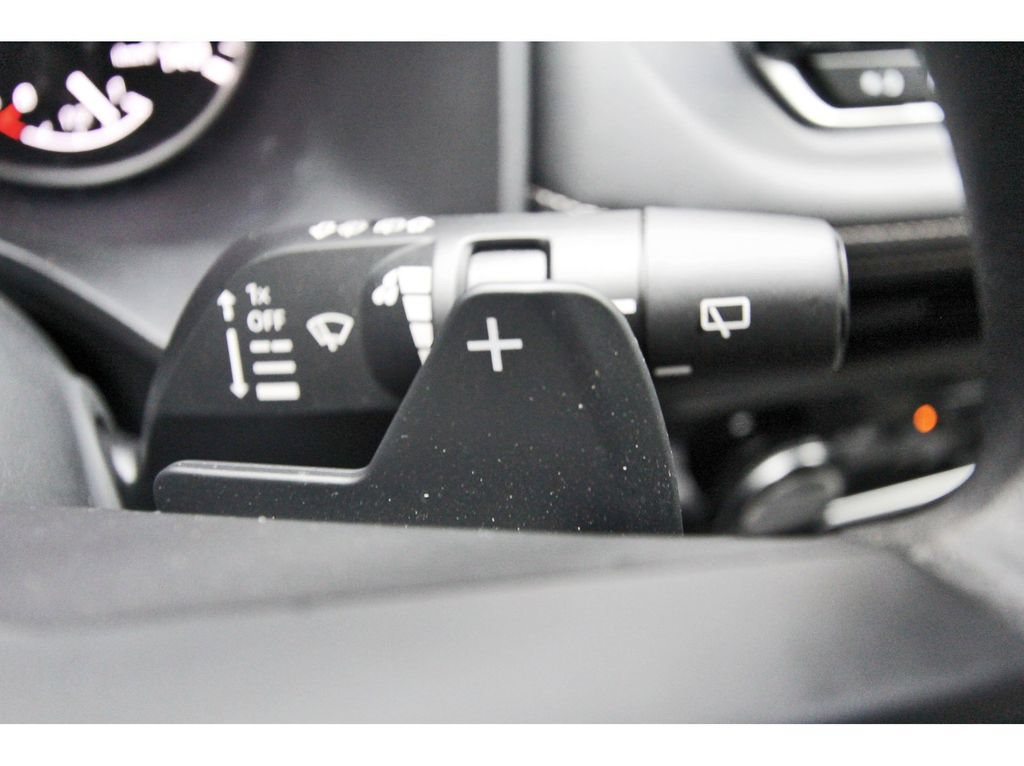 Used 2025 Nissan Rogue S FWD image 17
