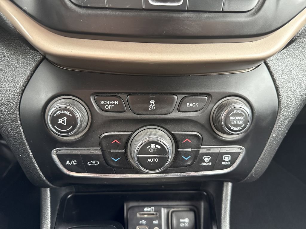 Used 2014 Jeep Cherokee Limited w/ Trailer Tow Group AWD/4WD image 30