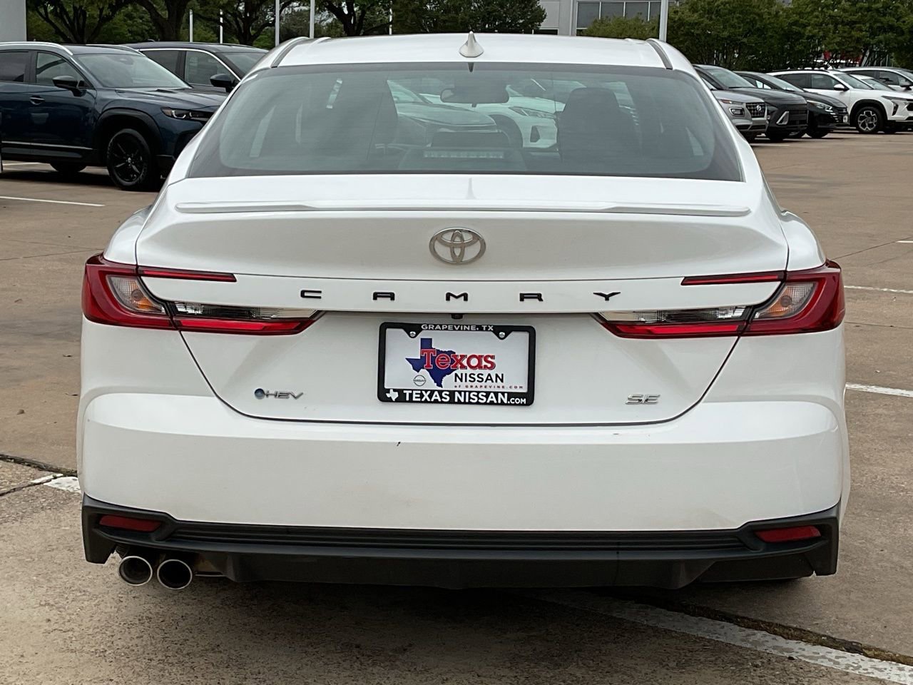 Used 2025 Toyota Camry SE image 6