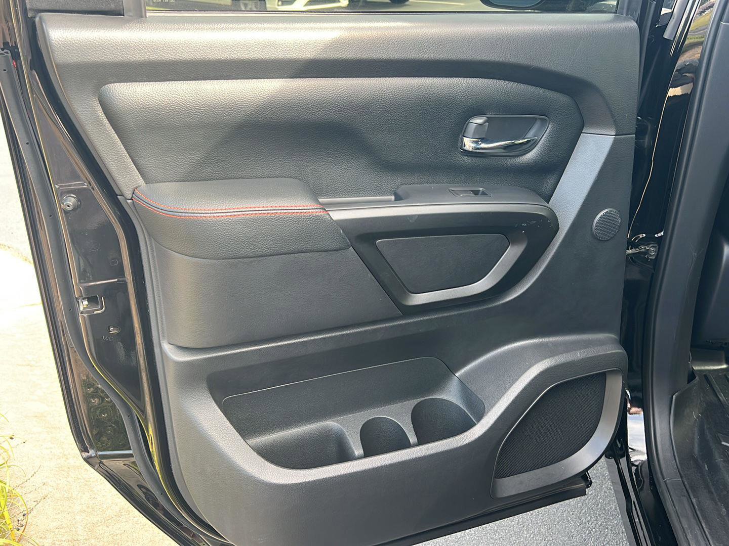 Used 2022 Nissan Titan PRO-4X w/ Pro-4x Convenience Package image 18