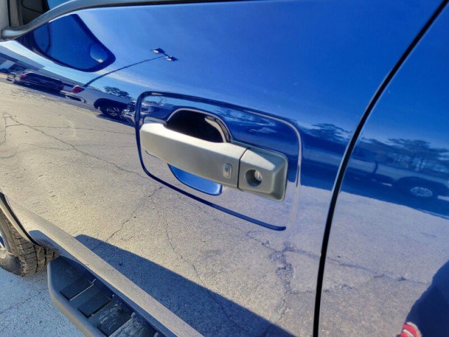 Used 2021 Nissan Titan PRO-4X w/ Pro-4x Convenience Package image 9