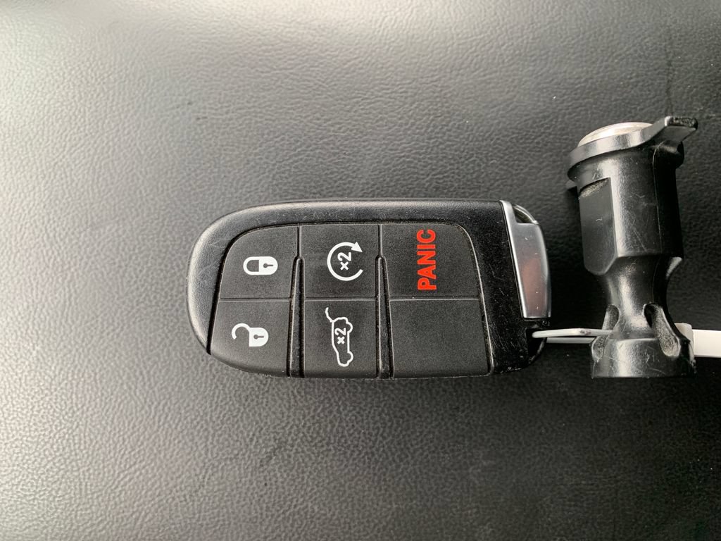 Used 2020 Jeep Grand Cherokee Altitude AWD/4WD image 31