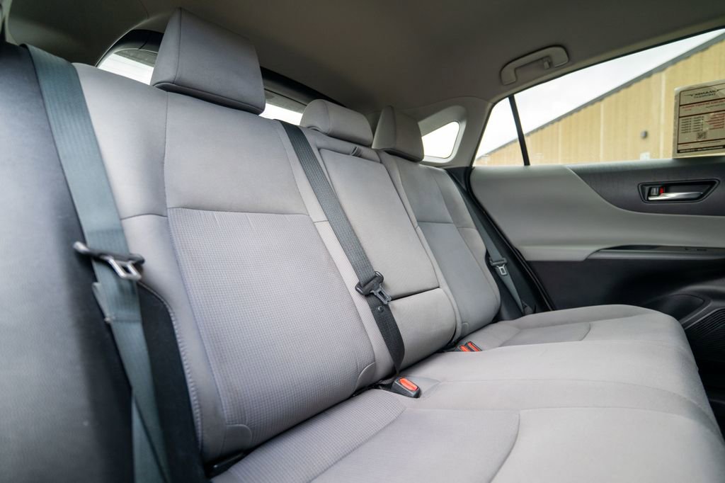 Used 2022 Toyota Venza LE image 33