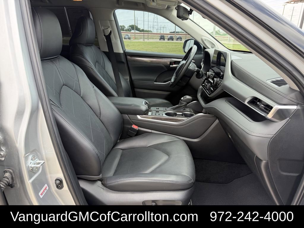 Used 2023 Toyota Highlander Platinum FWD image 35