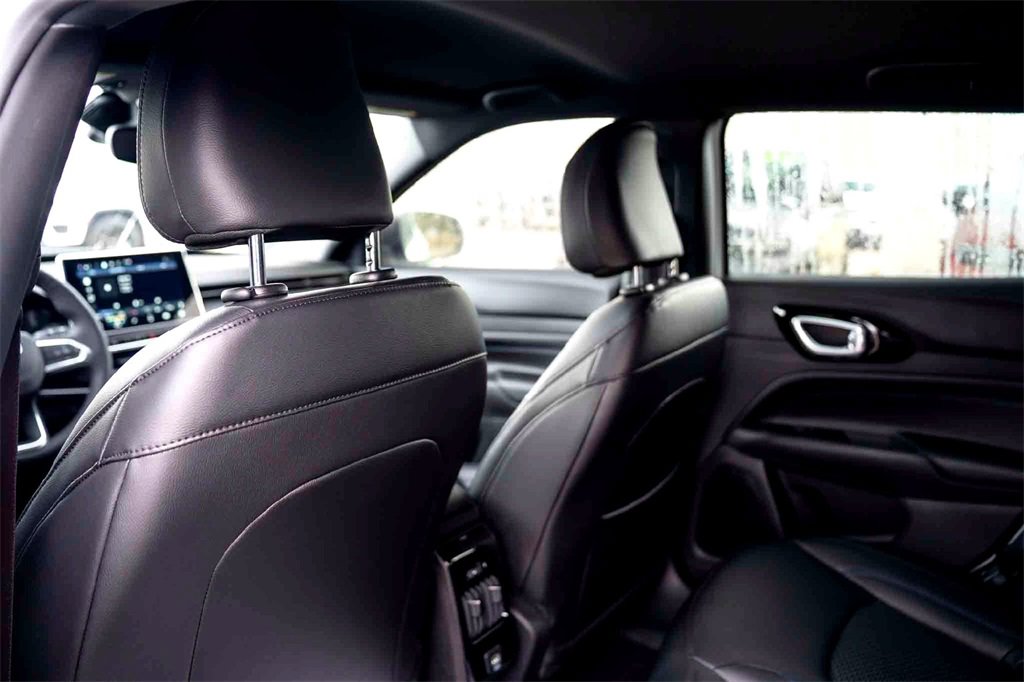 New 2026 Jeep Compass Latitude image 19