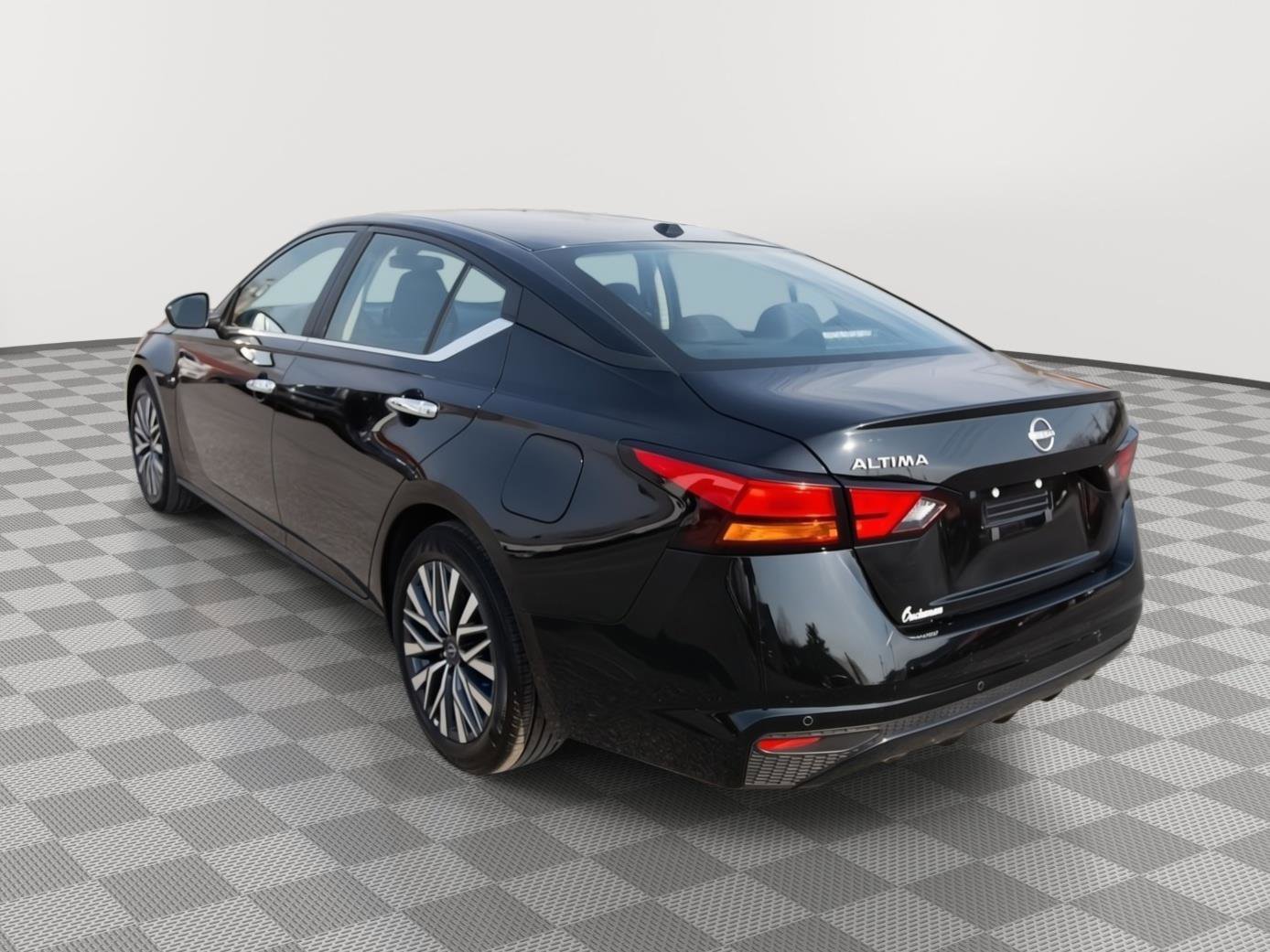 Used 2025 Nissan Altima 2.5 SV image 7