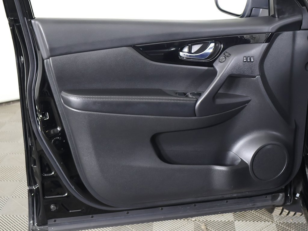 Used 2022 Nissan Rogue Sport SL w/ Premium Package image 25