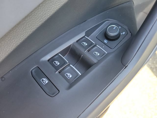 Used 2026 Volkswagen Jetta SE FWD image 13