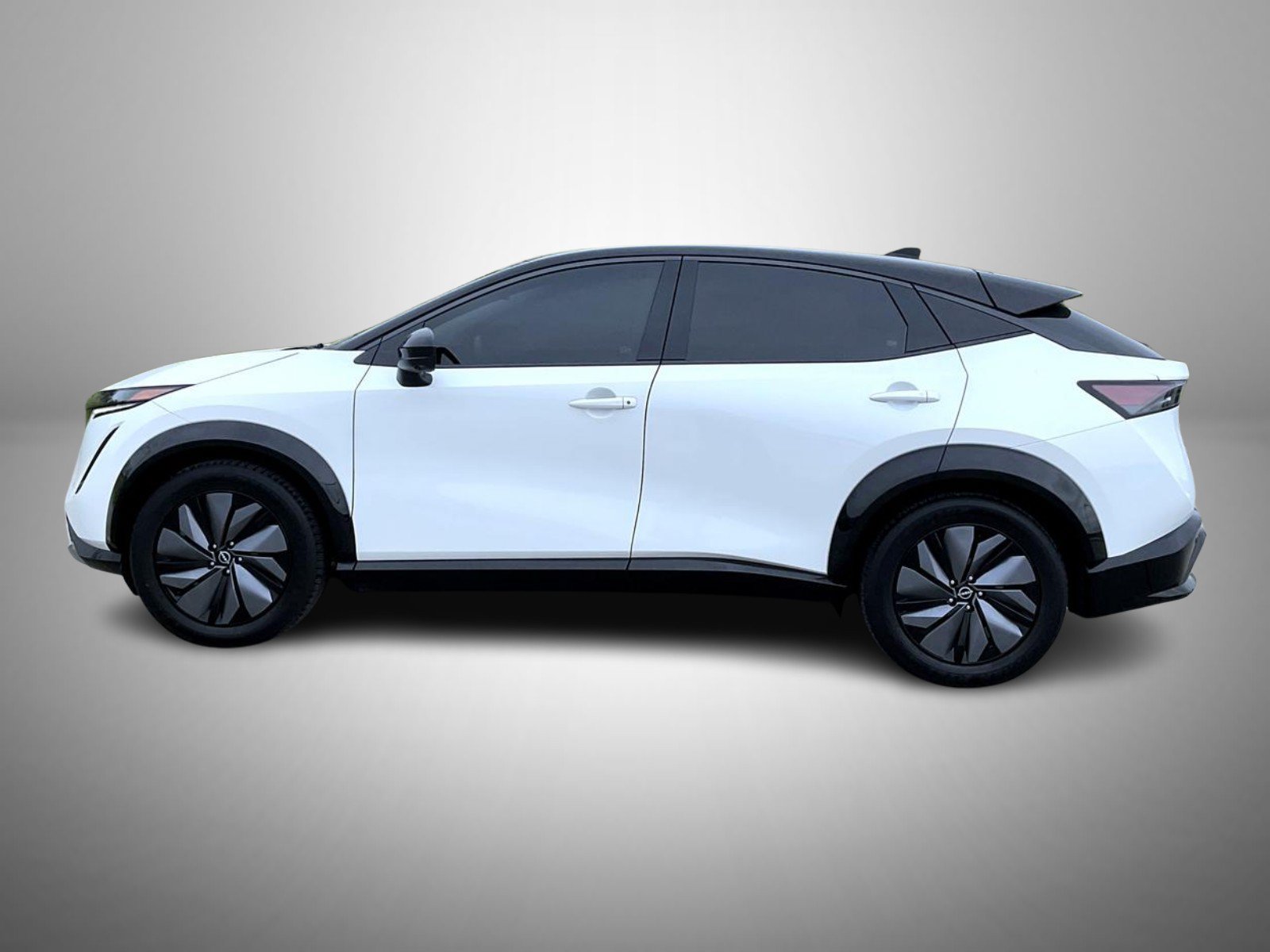 Used 2023 Nissan Ariya AWD image 8