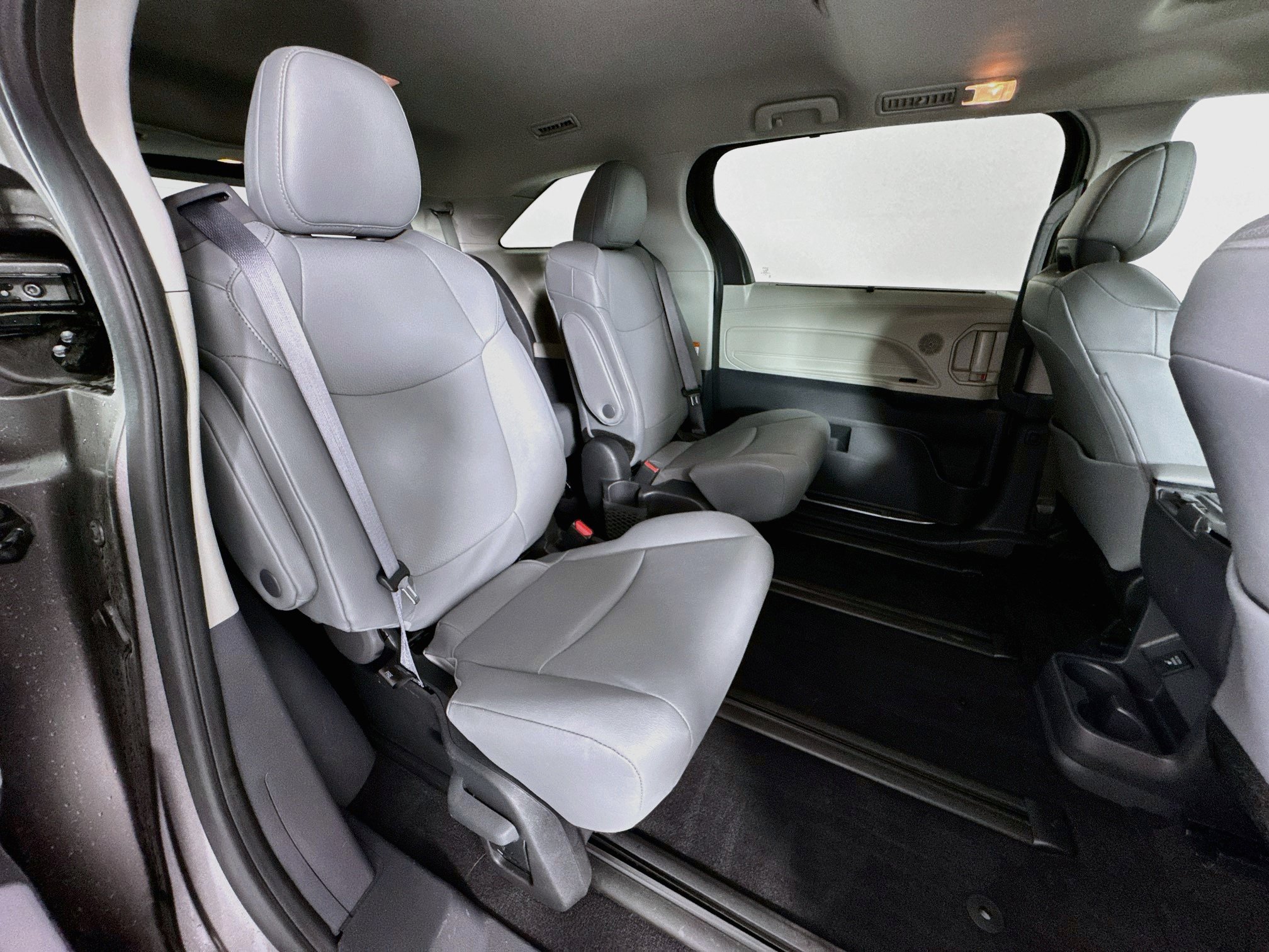 Used 2024 Toyota Sienna XLE w/ XLE Plus Package AWD/4WD image 29