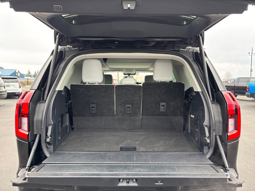 Used 2025 Ford Expedition Platinum image 25