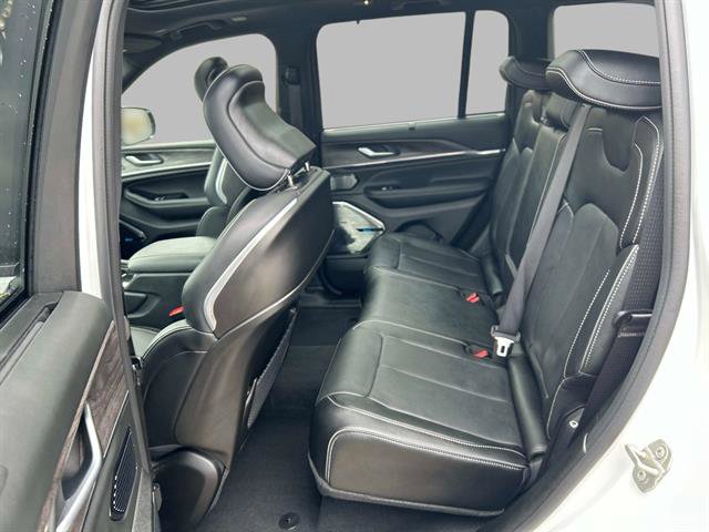 Used 2023 Jeep Grand Cherokee Overland w/ Luxury Tech Group IV image 11