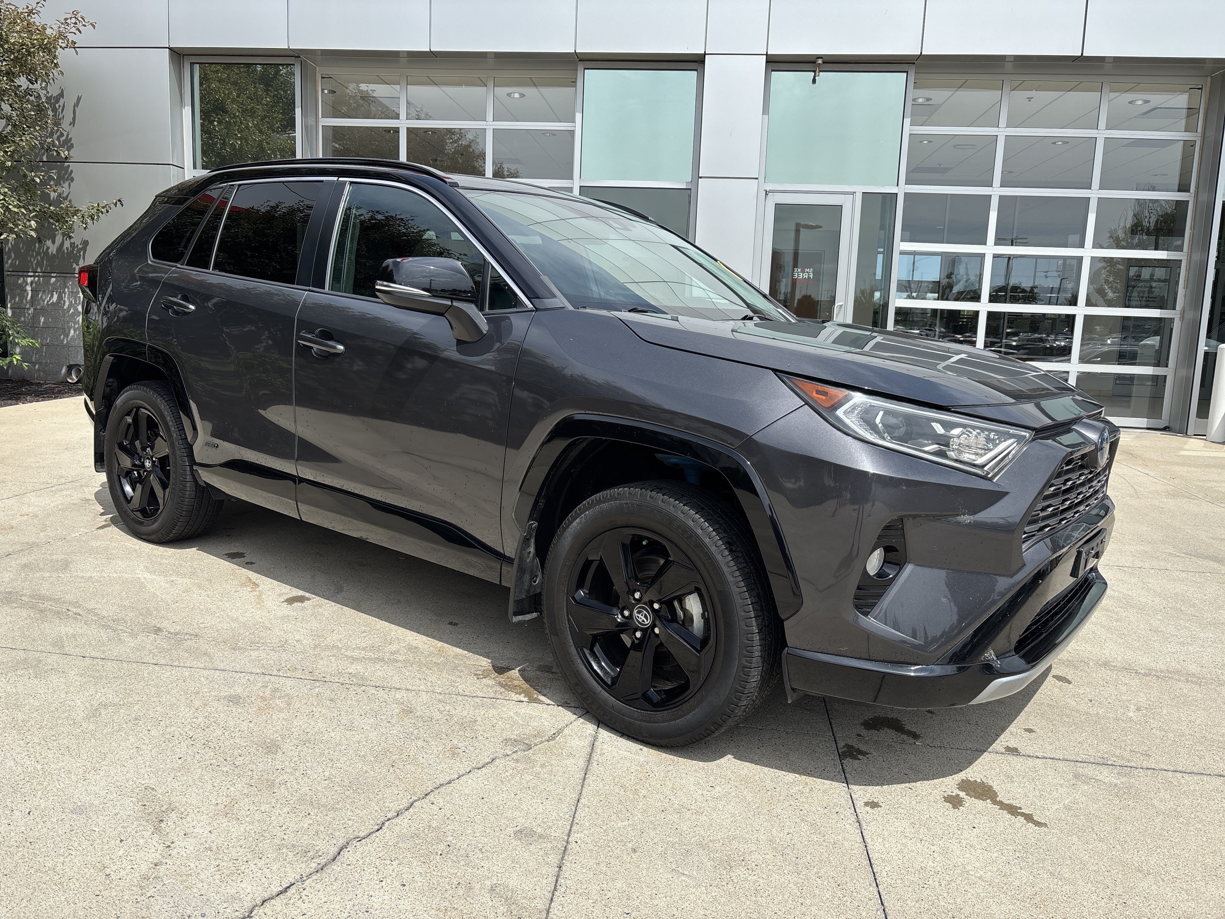 Used 2020 Toyota RAV4 XSE w/ XSE Grade Weather Package AWD/4WD image 2