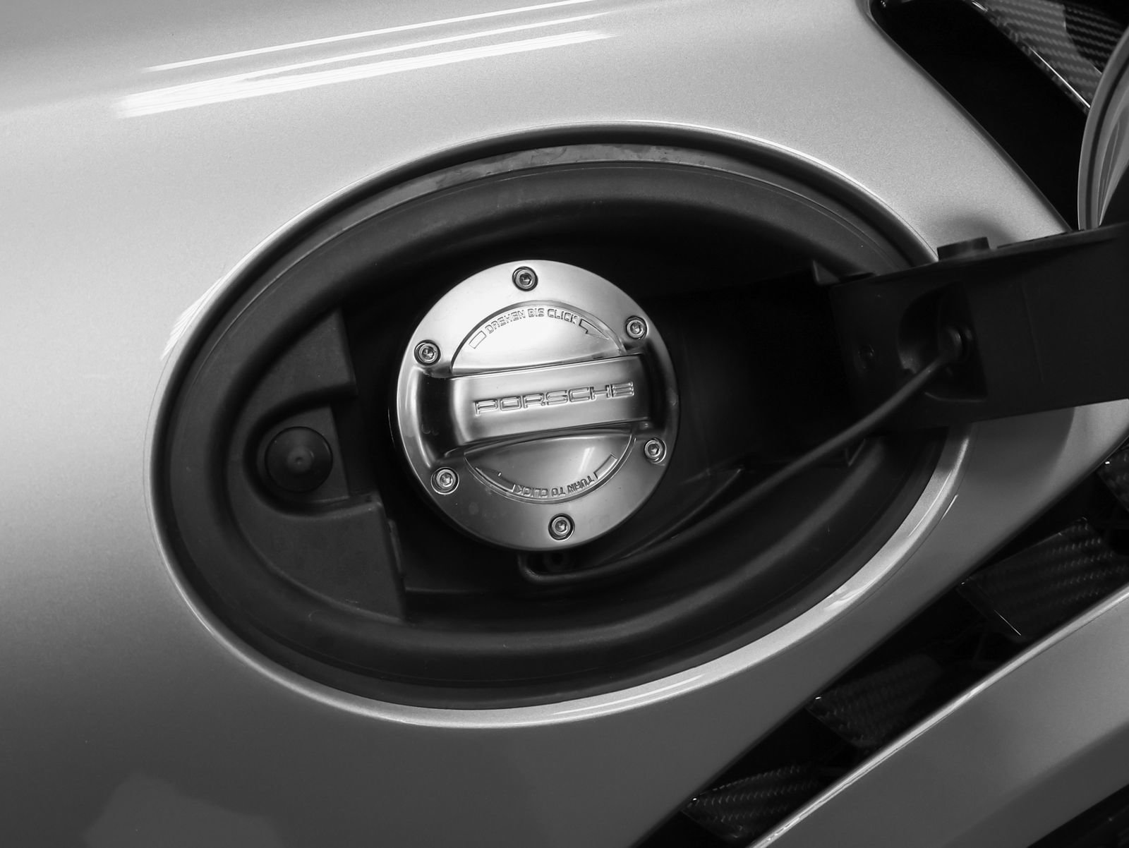 Certified 2018 Porsche 911 GT2 RS RWD image 24
