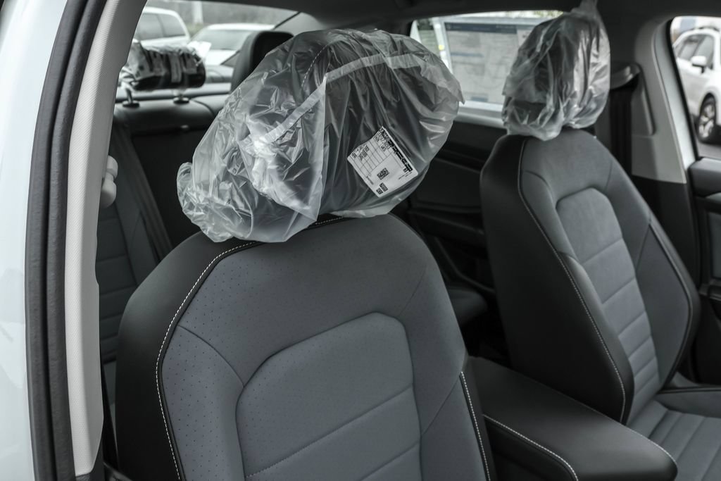 Used 2026 Volkswagen Jetta SE FWD image 35