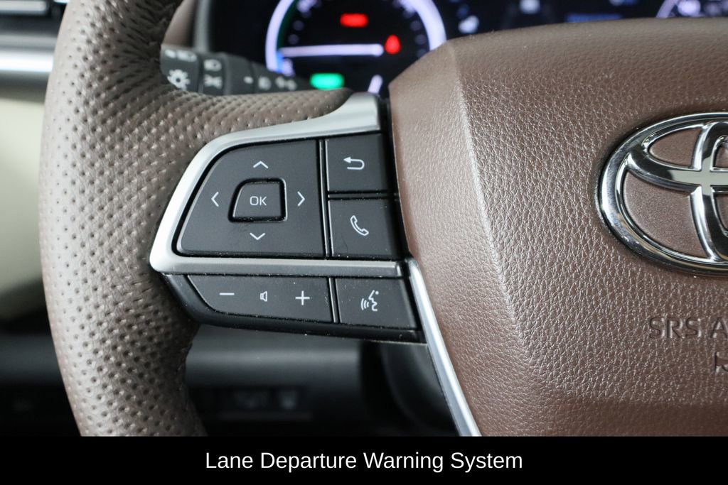 Used 2024 Toyota Sienna Platinum image 8