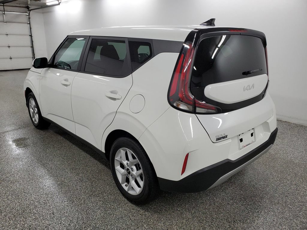 Used 2024 Kia Soul LX w/ Option Group 015 FWD image 7