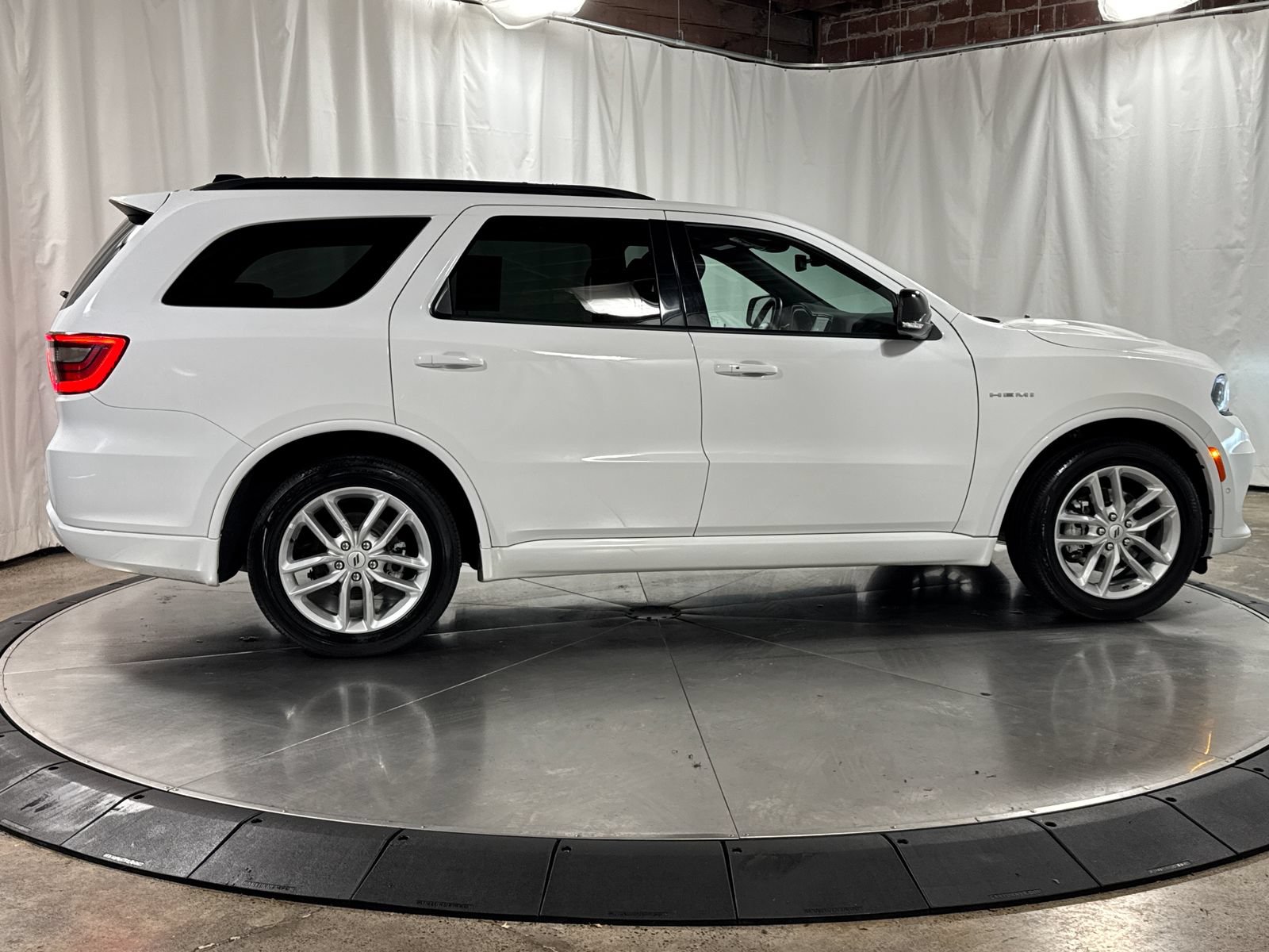 Used 2025 Dodge Durango R/T AWD/4WD image 13