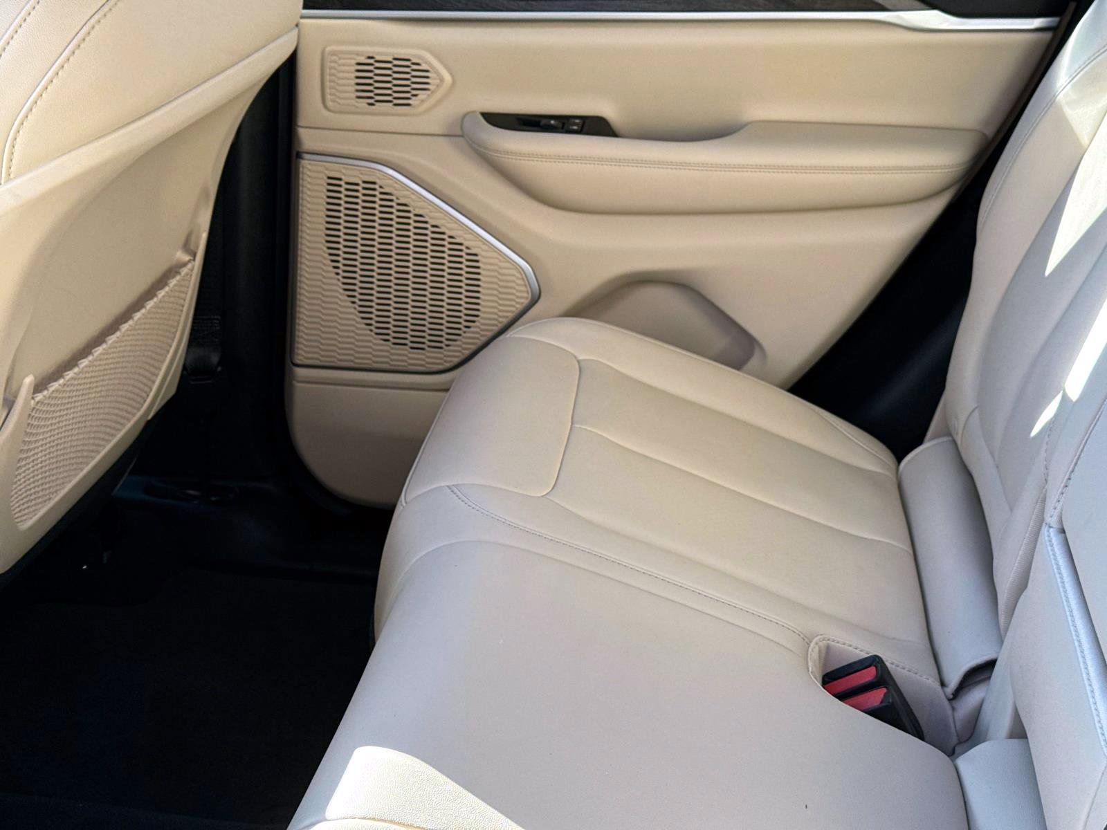 Used 2023 Jeep Grand Cherokee 4WD 4xe image 11