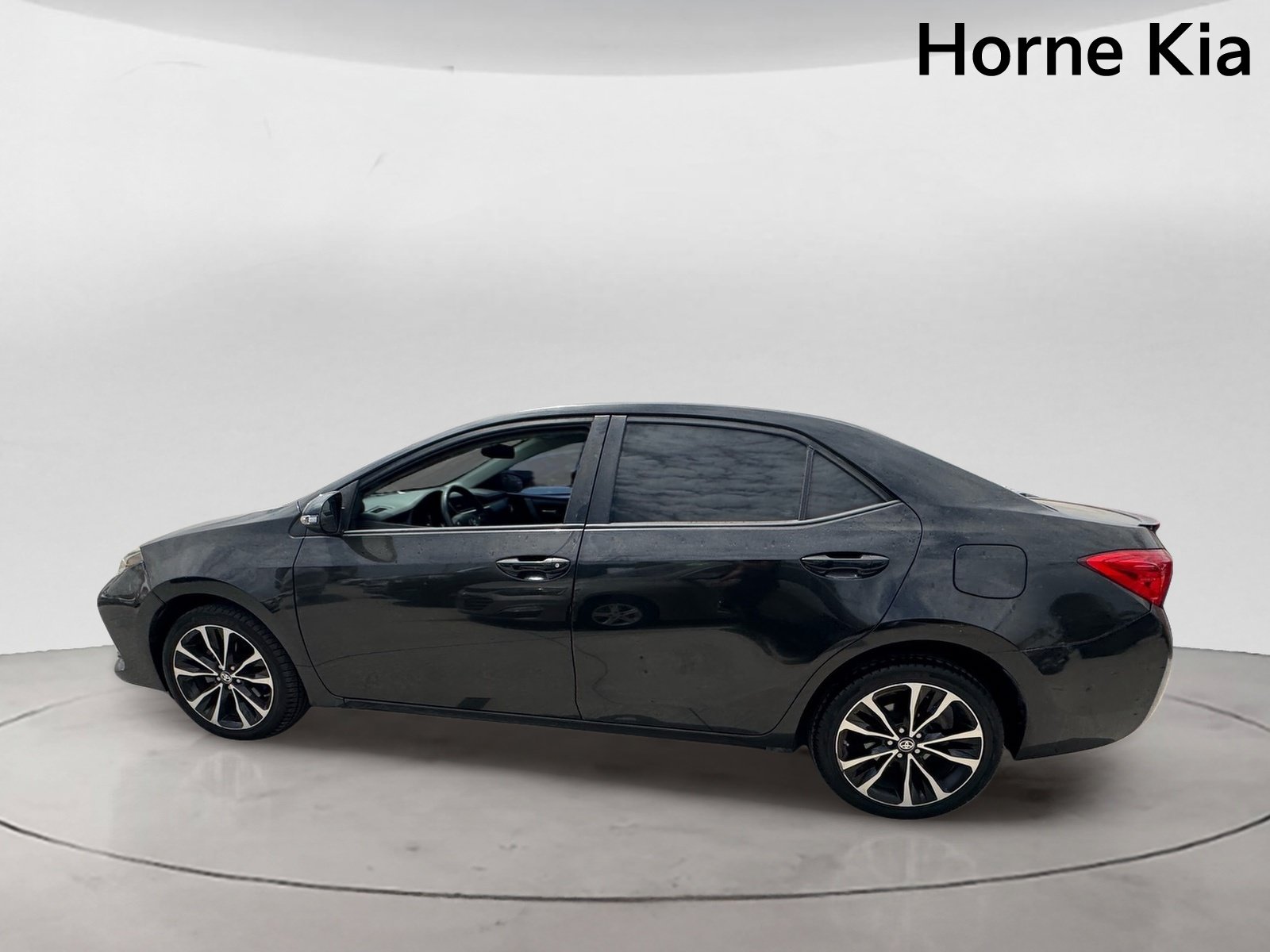 Used 2018 Toyota Corolla SE w/ Carpet Mat Package (TMS) FWD image 6