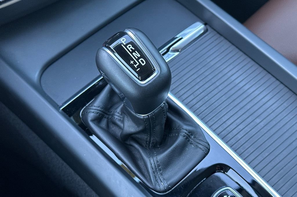 Used 2019 Volvo XC60 T5 Momentum w/ Premium Package image 22