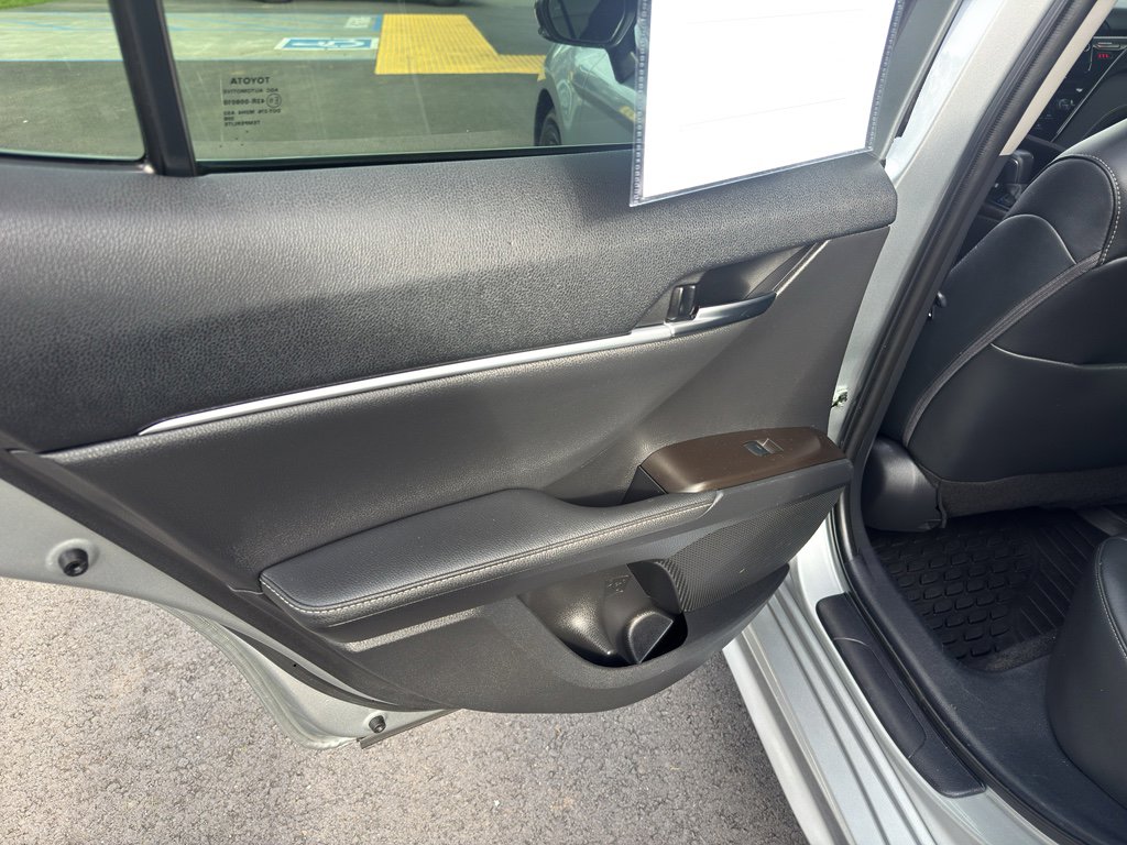 Used 2022 Toyota Camry XSE image 9